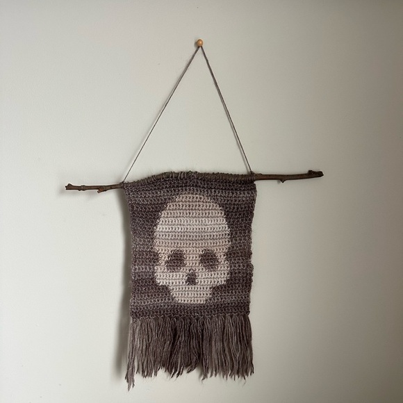 Spooky Skull Wall Hanging 💀 - Picture 2 of 5